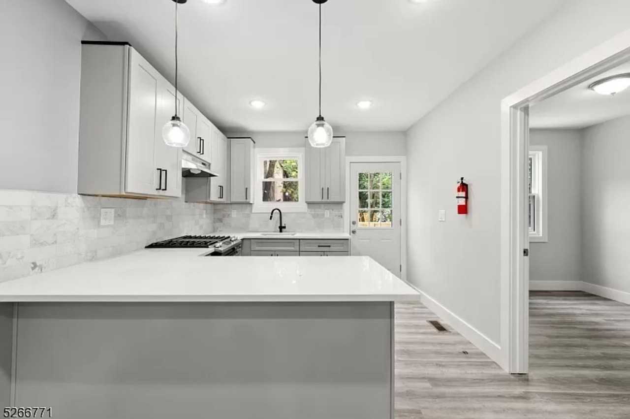 654 S 12th St #1 - Photo 3 of 8