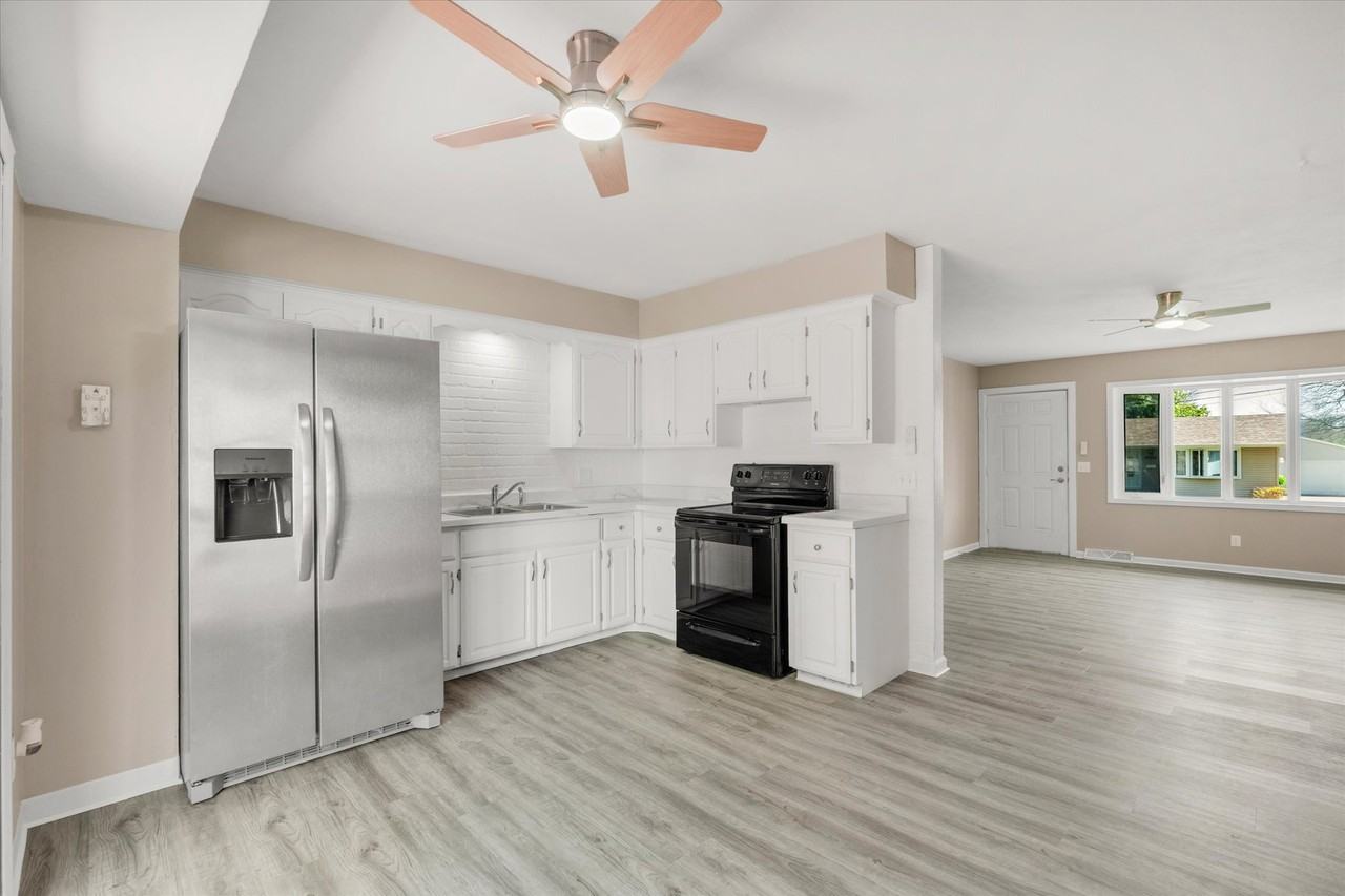3218 W 11th St - Photo 6 of 17