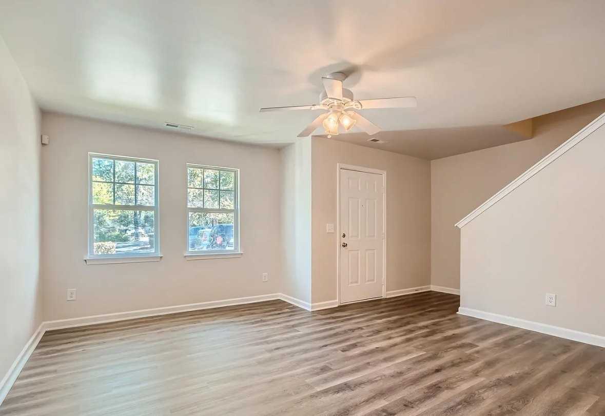 307 Drury Dr - Photo 2 of 6