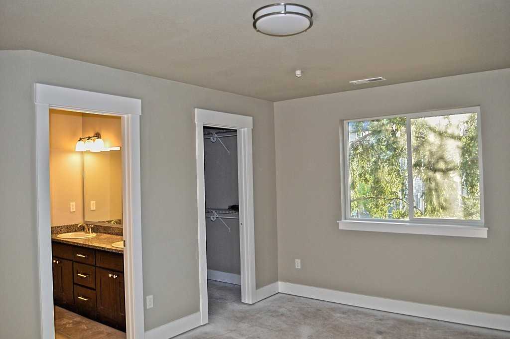1518 Onyx St Se - Photo 6 of 13