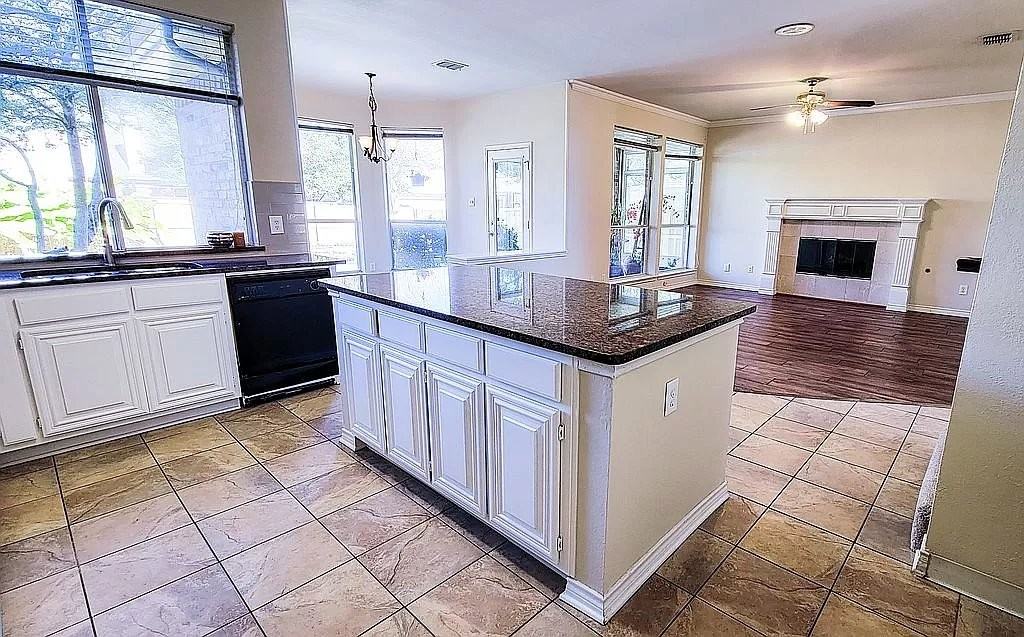 3109 Congress Ave - Photo 5 of 11