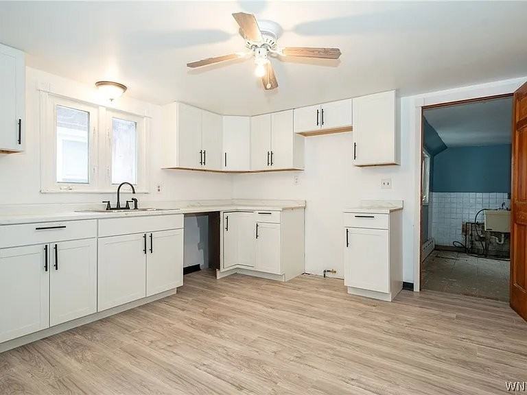 166 Barnard St - Photo 4 of 12
