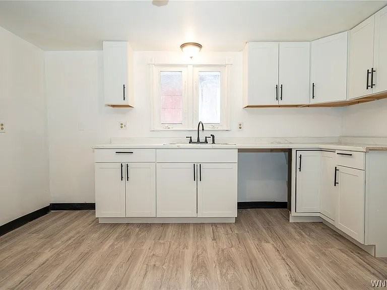 166 Barnard St - Photo 5 of 12