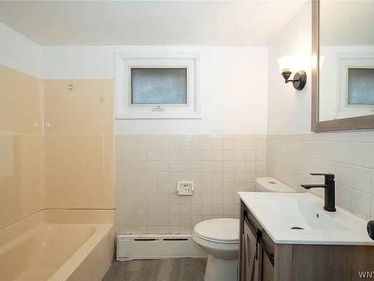 166 Barnard St - Photo 7 of 12