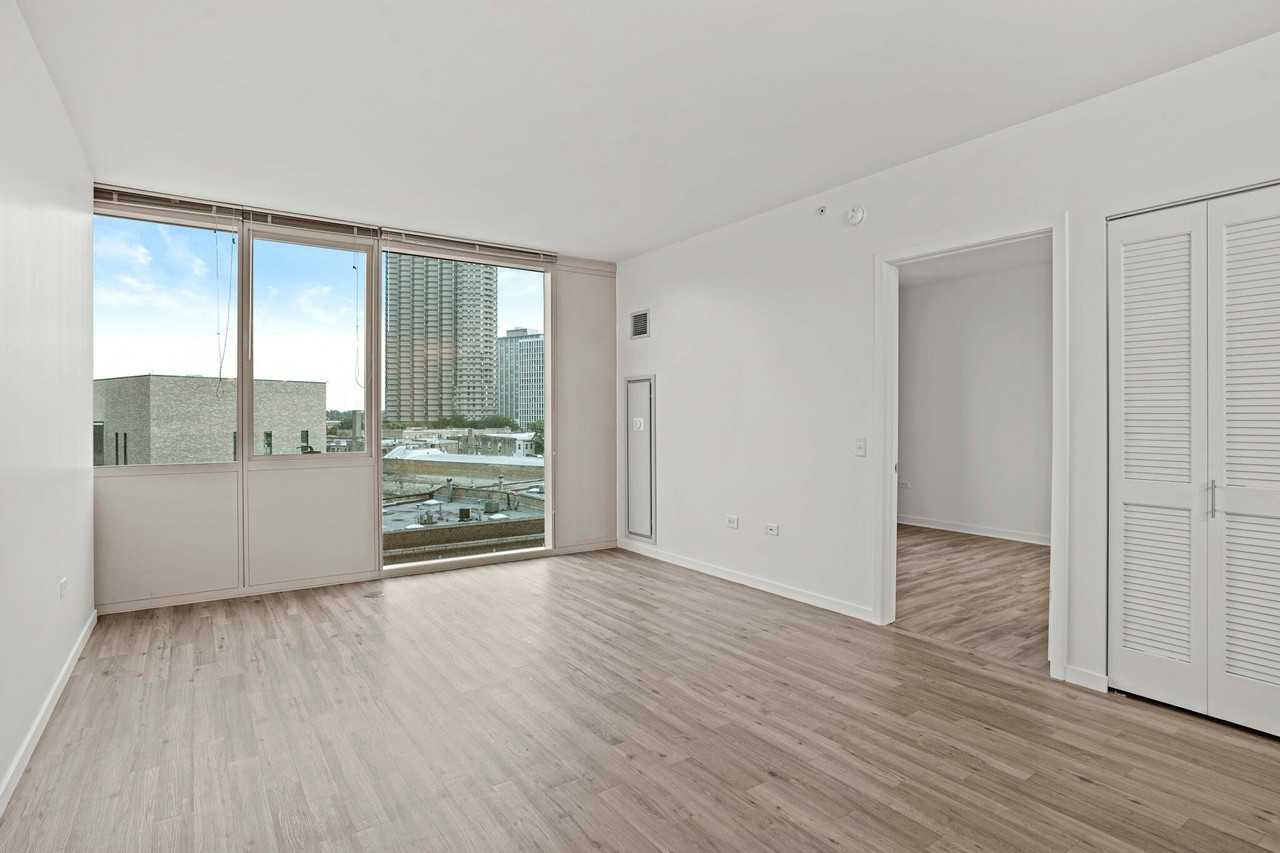 3750 N Halsted St - Photo 2 of 17