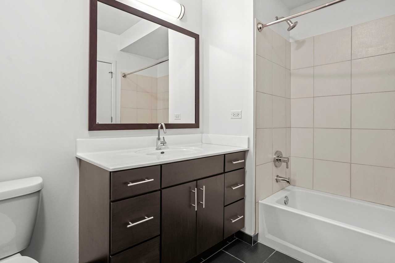 3750 N Halsted St - Photo 7 of 17