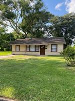 featured image of 2450 N Lynwood Dr