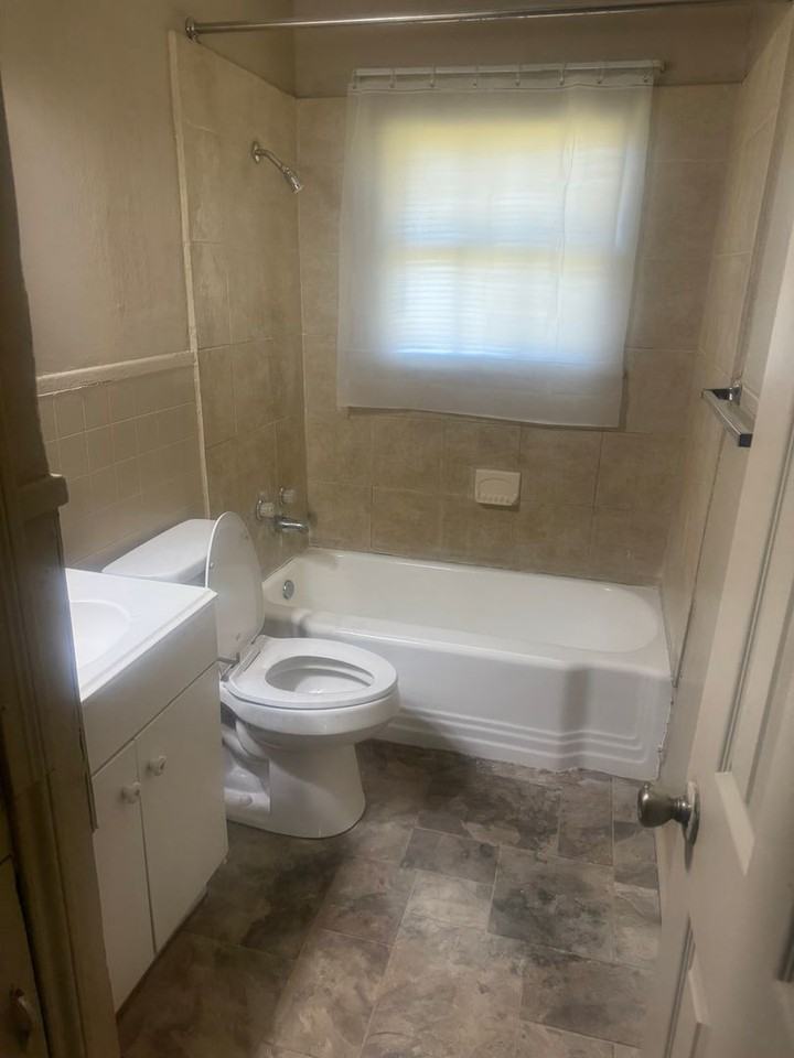 2450 N Lynwood Dr - Photo 7 of 11
