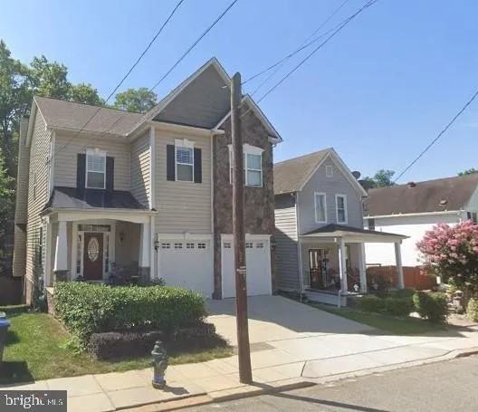 2415 Girard Pl Ne #NA - Photo 2 of 47