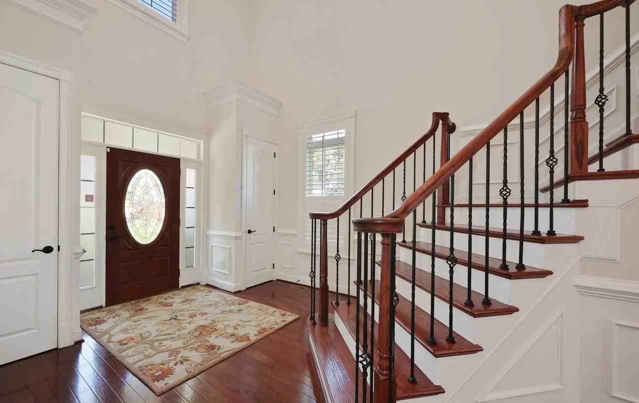 2415 Girard Pl Ne #NA - Photo 3 of 47