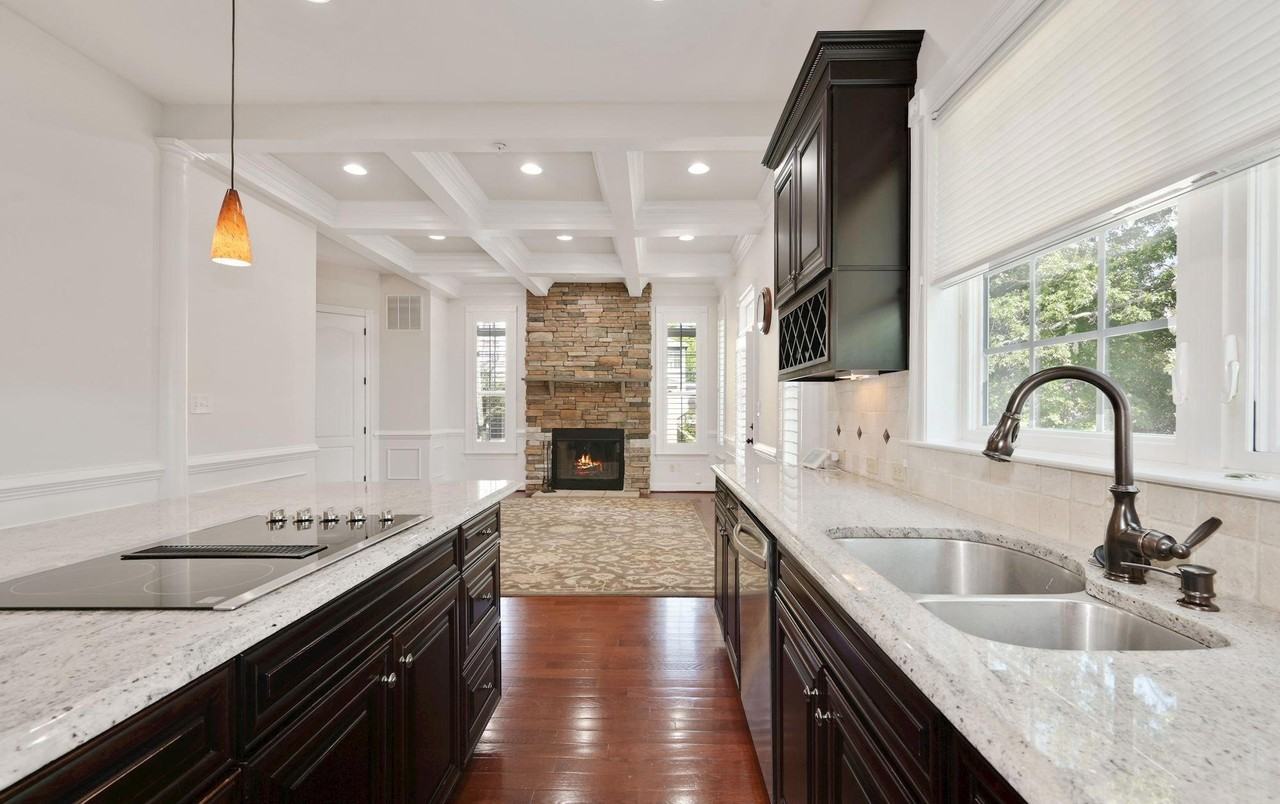 2415 Girard Pl Ne #NA - Photo 5 of 47