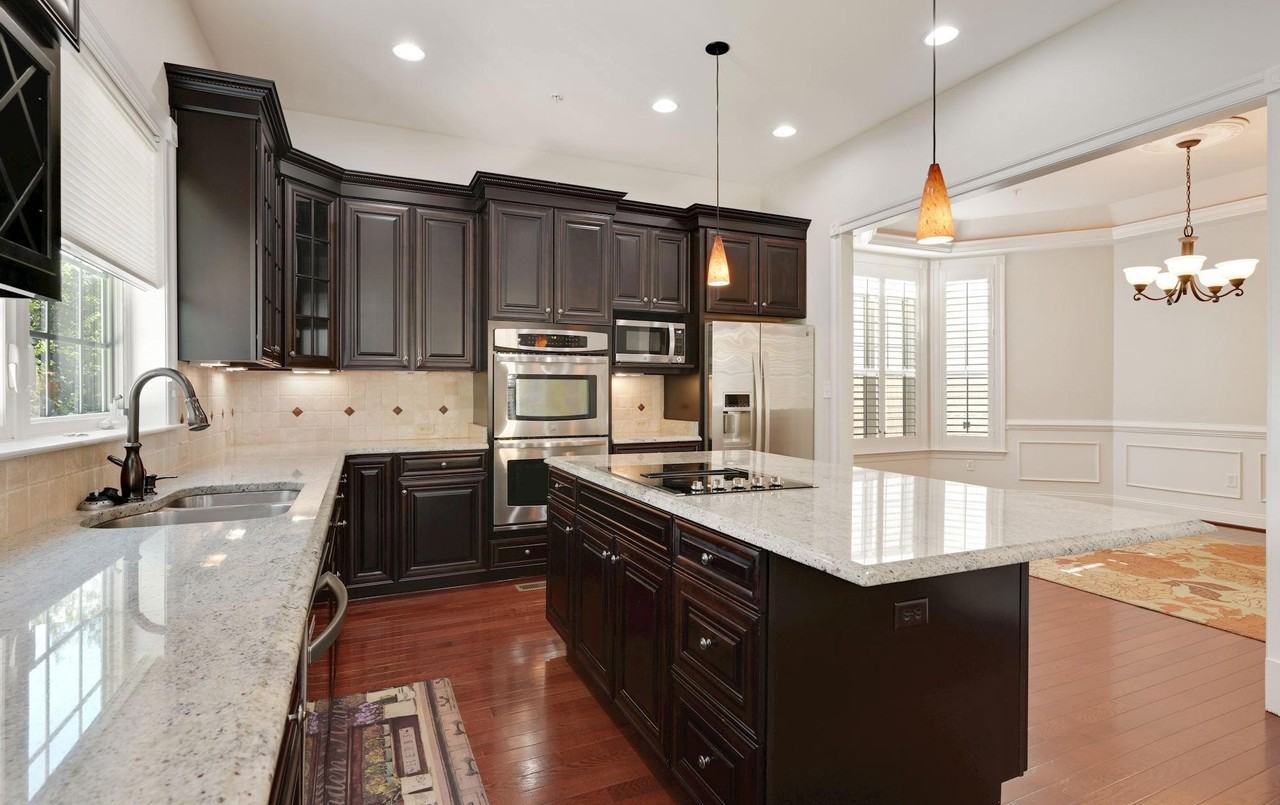 2415 Girard Pl Ne #NA - Photo 6 of 47
