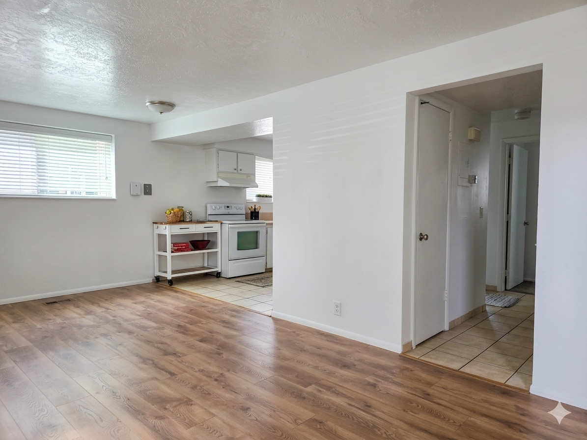 844 S Park St #6 - Photo 5 of 15