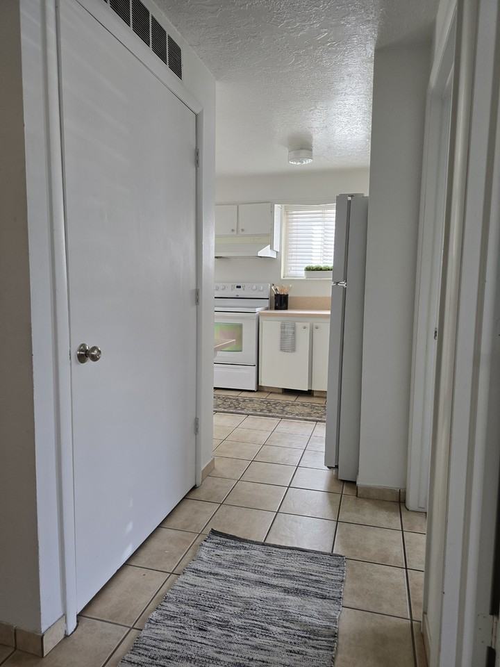 844 S Park St #6 - Photo 7 of 15