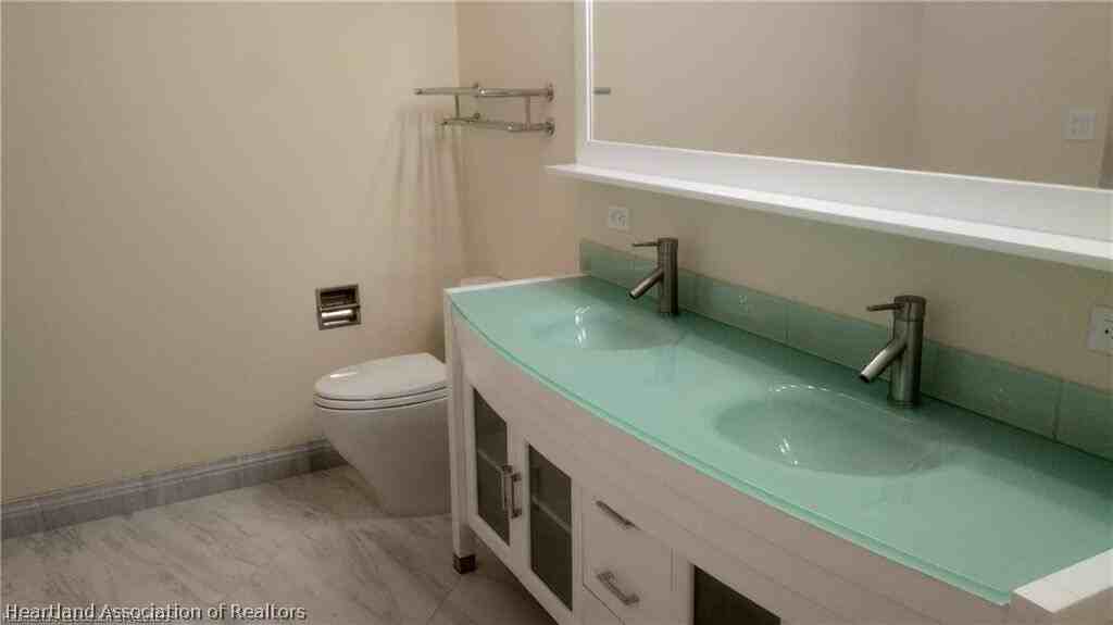 2351 Lakeview Dr #3-7 - Photo 4 of 9