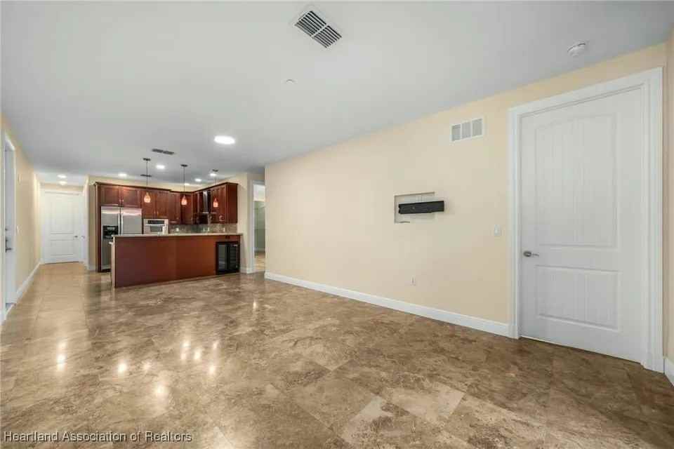 2351 Lakeview Dr #3-7 - Photo 5 of 9
