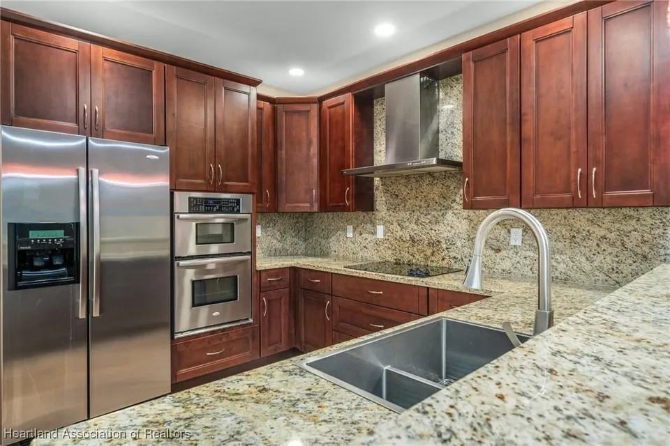 2351 Lakeview Dr #3-7 - Photo 6 of 9