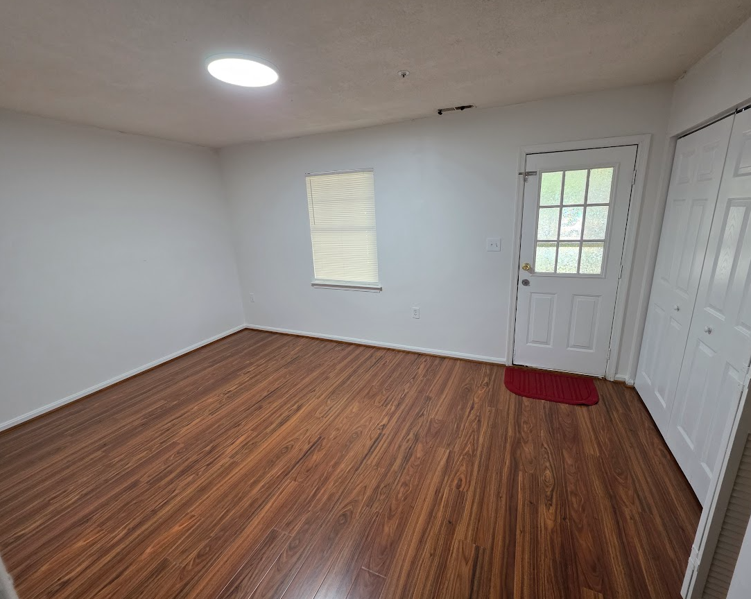 1333 Hampshire Dr #E - Photo 3 of 18