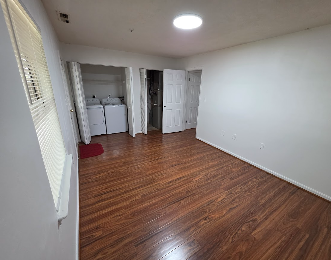 1333 Hampshire Dr #E - Photo 4 of 18