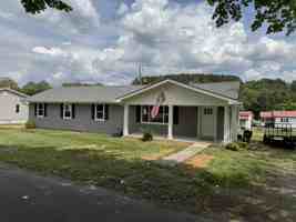 featured image of 124 S Chestnut St #NA