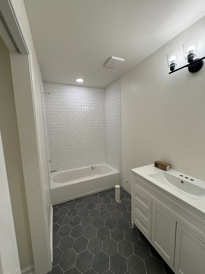 124 S Chestnut St #NA - Photo 3 of 11