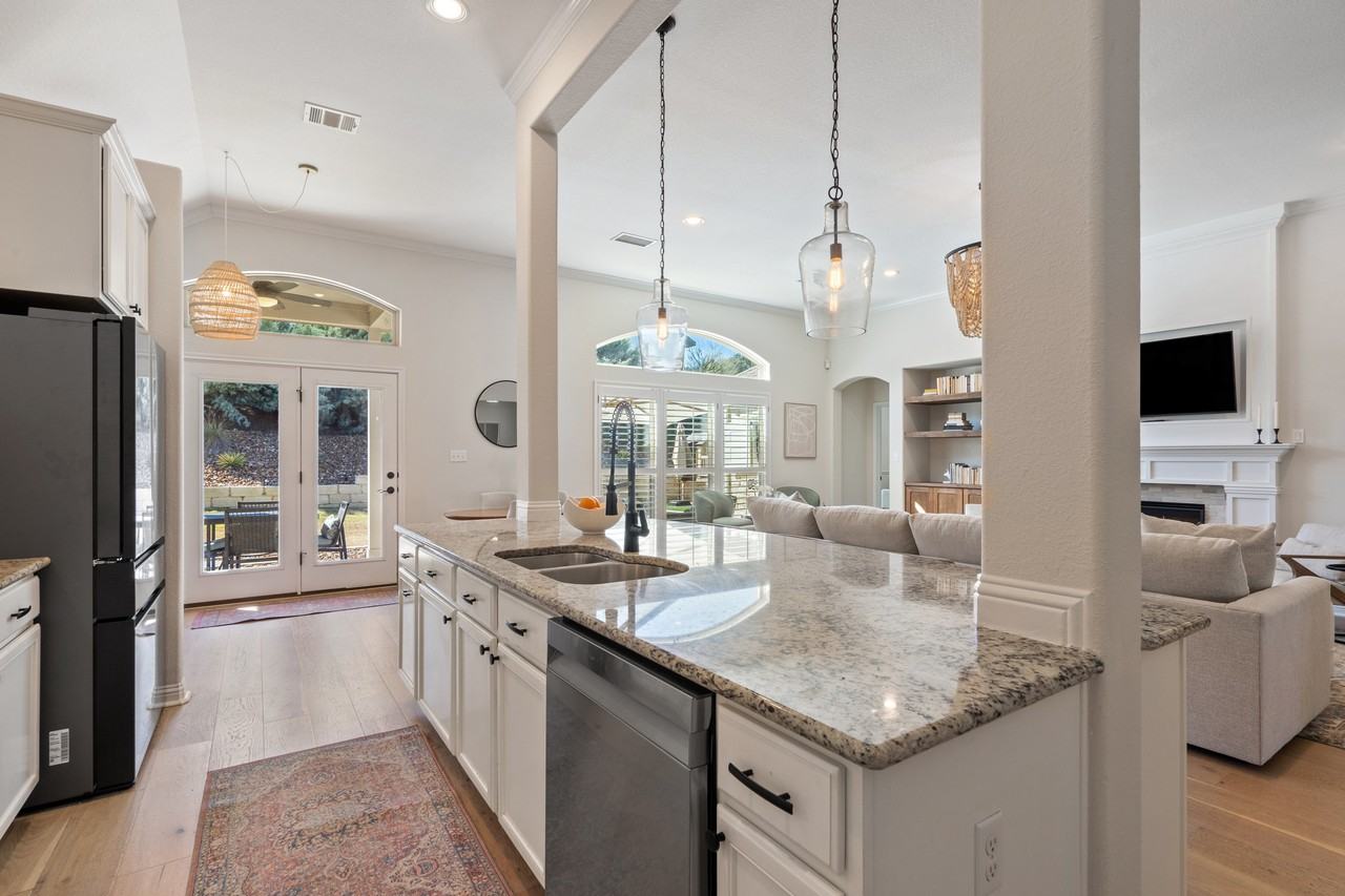 407 Highland Village Dr #NA - Photo 4 of 31