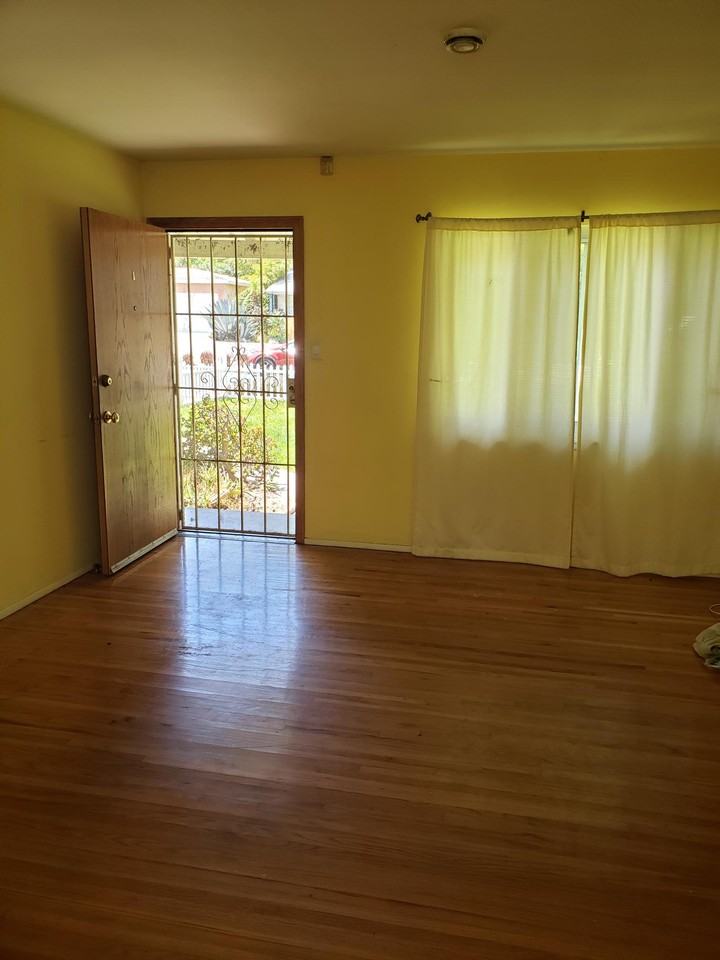 7116 W 91st St #NA - Photo 4 of 13