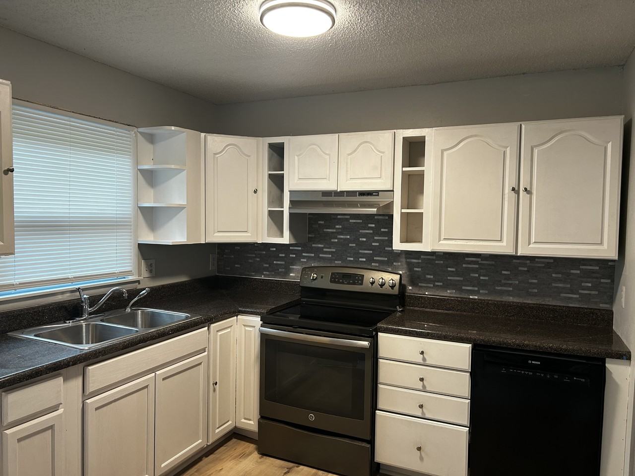 308 Emerald Dr #308 - Photo 3 of 13