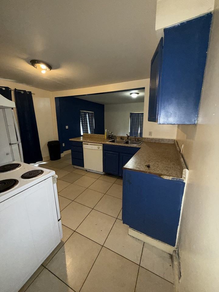 5416 Dupont St #NA - Photo 7 of 26
