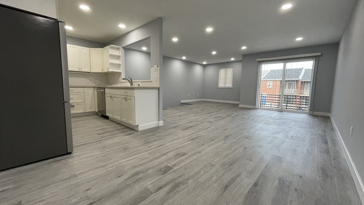 9144 Ellie Dr #B - Photo 3 of 36