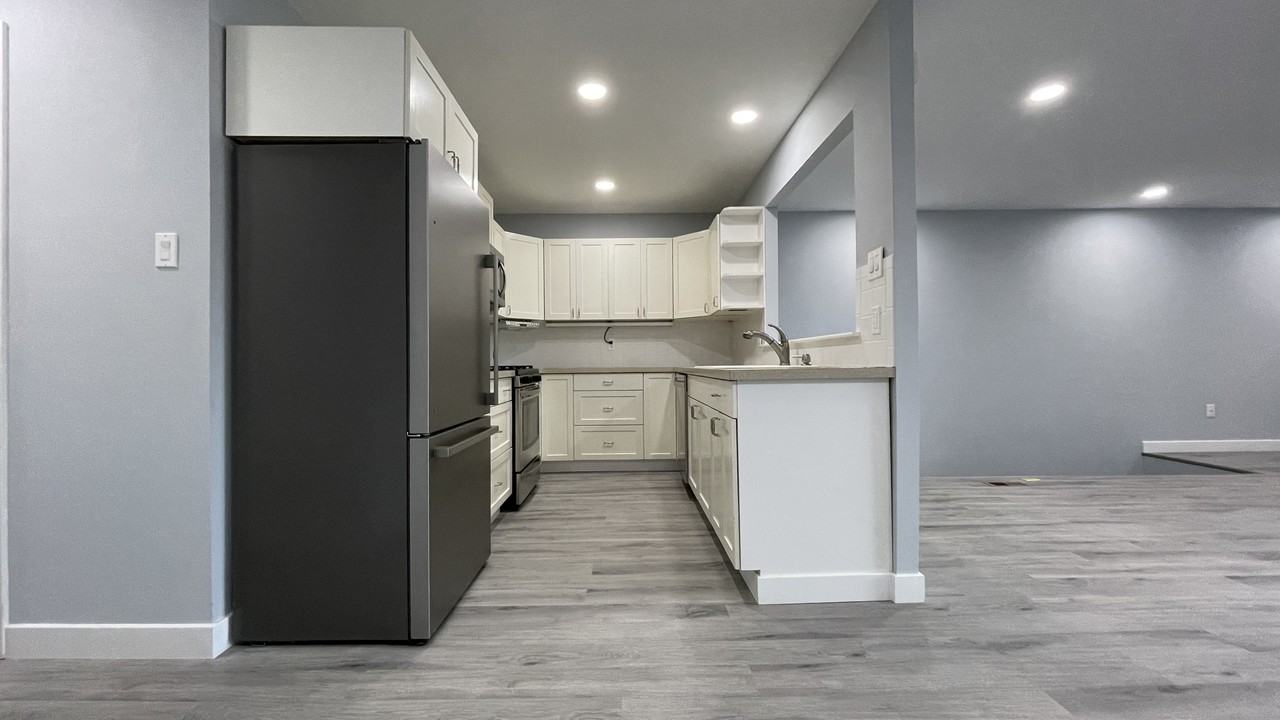 9144 Ellie Dr #B - Photo 6 of 36