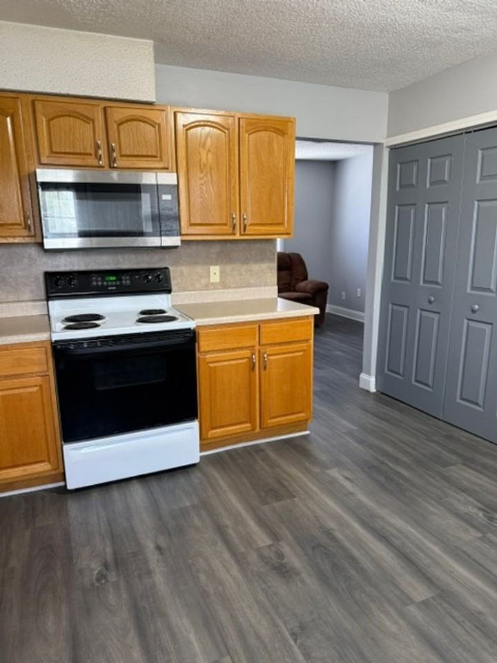 405 S Main St - Photo 2 of 8