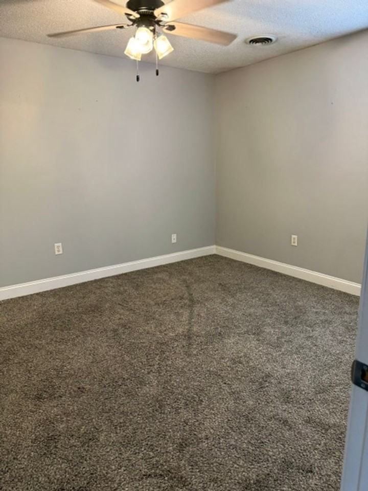 405 S Main St - Photo 7 of 8