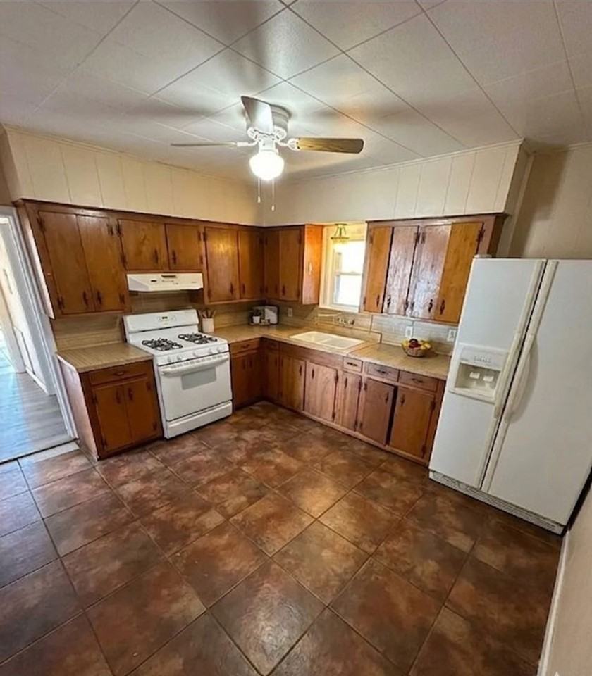 209 N 22nd St - Photo 2 of 8