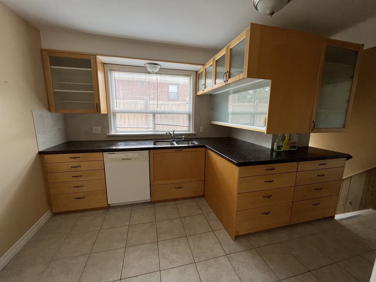 67 Scarden Ave - Photo 3 of 8