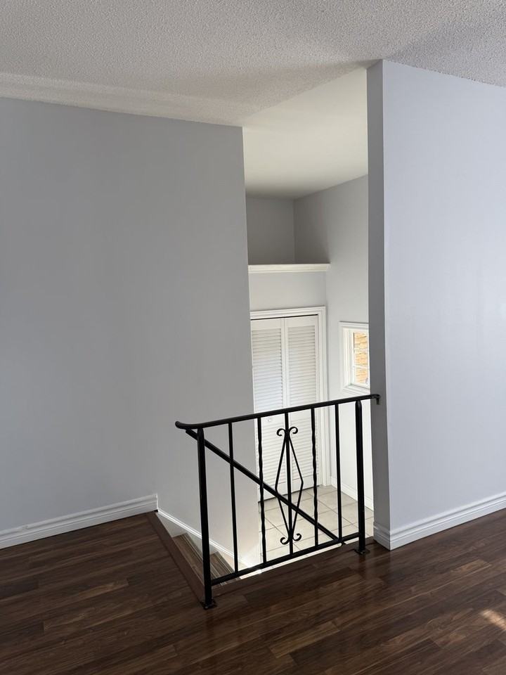 303 Magnolia Dr - Photo 2 of 16