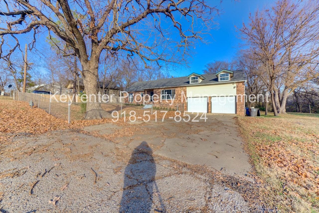 1531 W 46th St - Photo 2 of 40