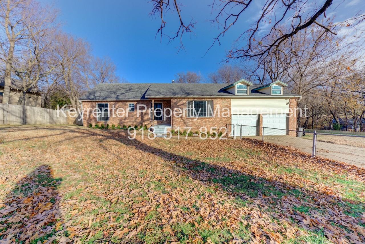 1531 W 46th St - Photo 3 of 40