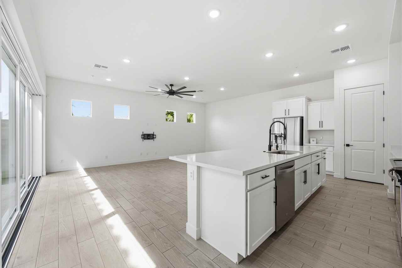 2452 East lovebird Lane - Photo 2 of 27