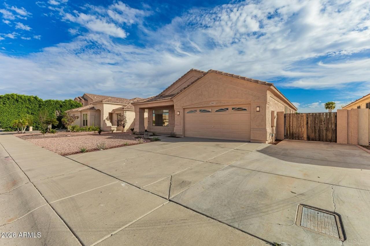 5665 W Laurie Ln - Photo 3 of 36