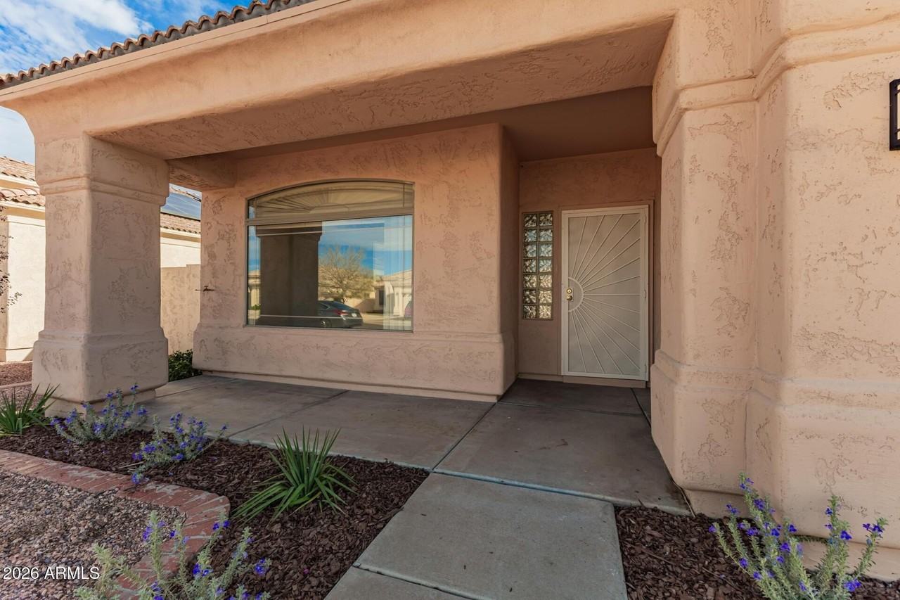 5665 W Laurie Ln - Photo 4 of 36