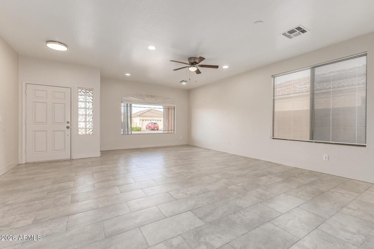 5665 W Laurie Ln - Photo 5 of 36