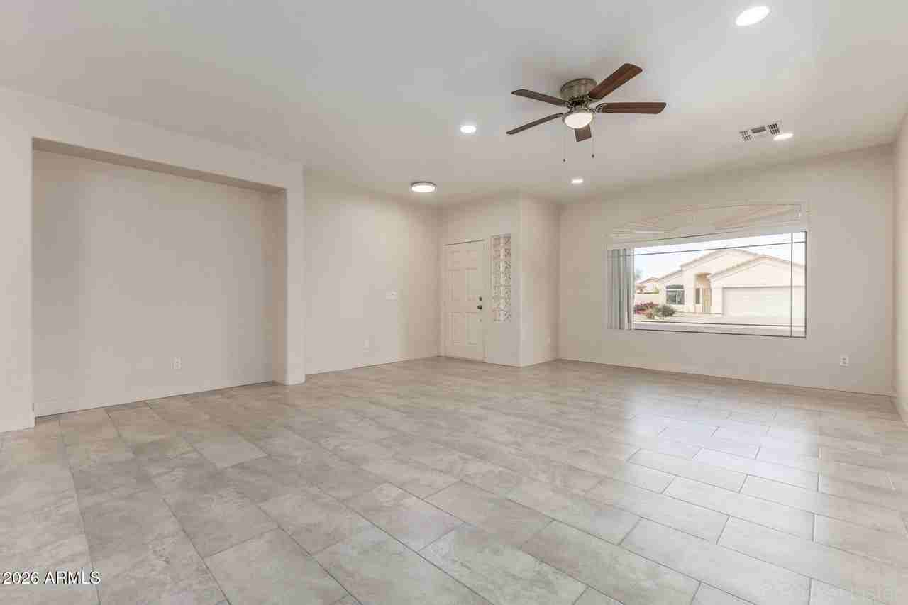 5665 W Laurie Ln - Photo 6 of 36