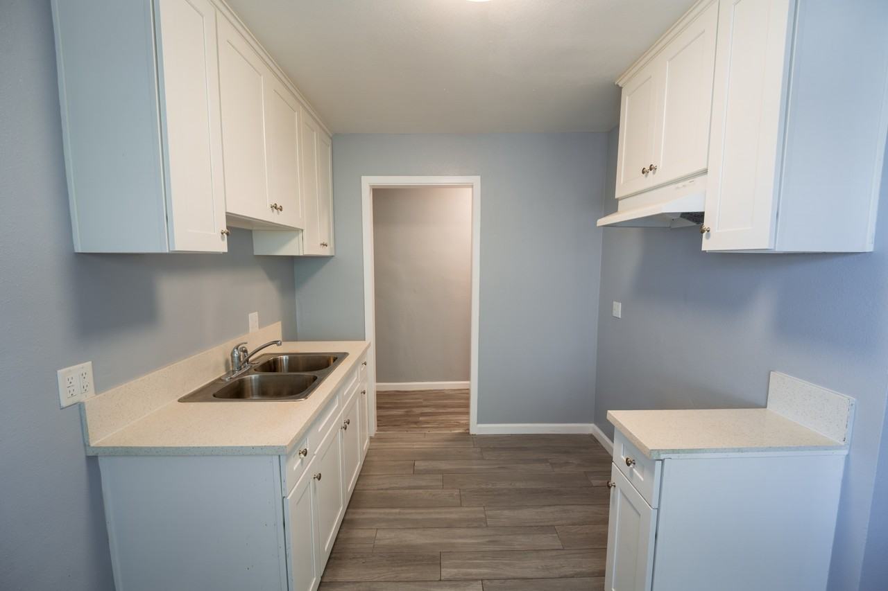 1300 West 134th Street #D - Photo 4 of 8