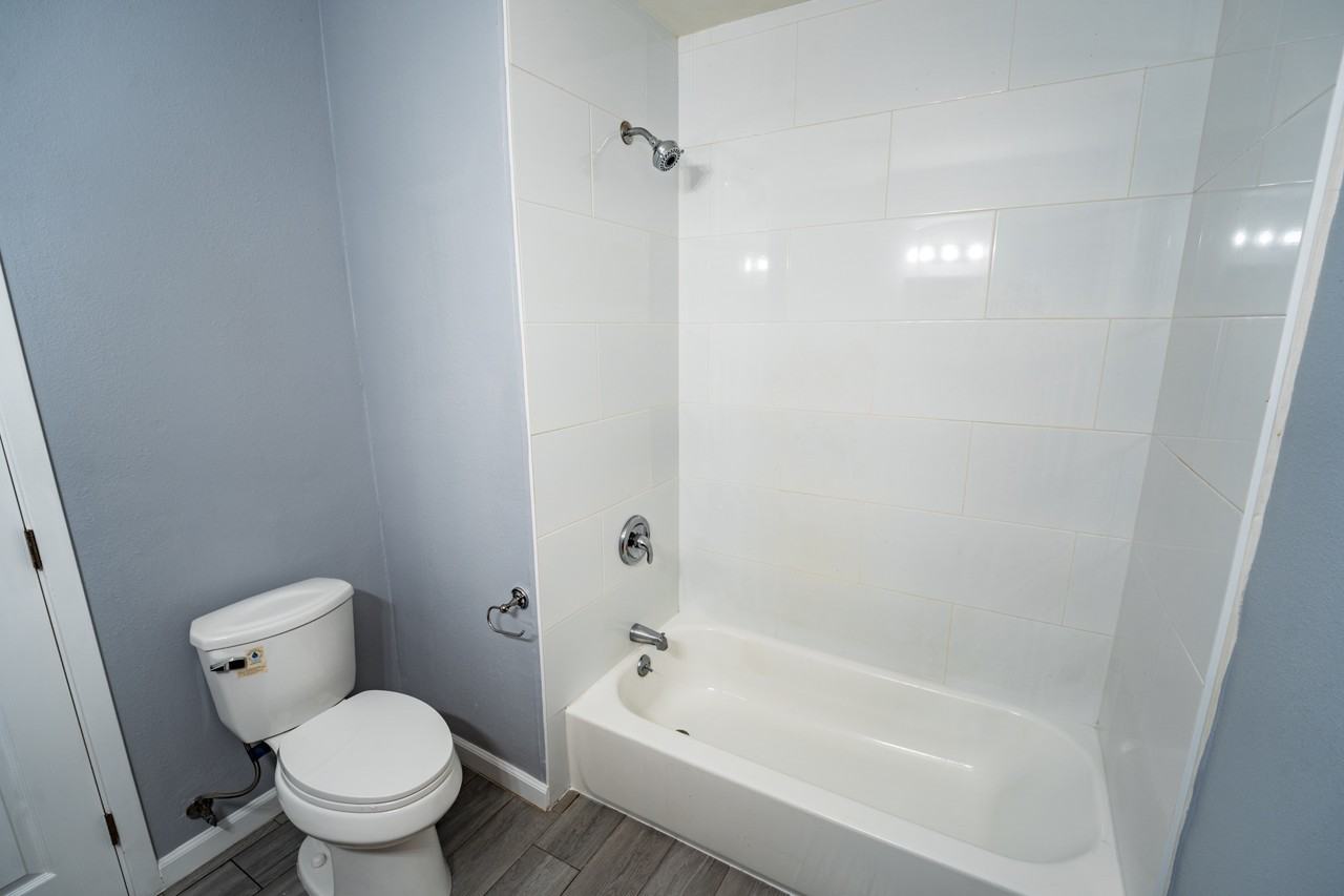 1300 West 134th Street #D - Photo 7 of 8
