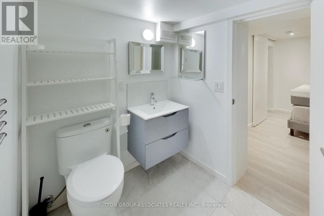 976 Glencairn Avenue - Photo 3 of 5
