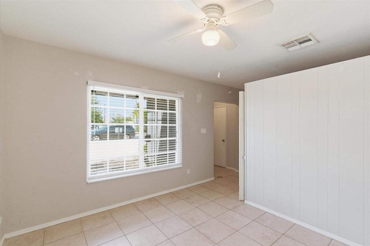 2609 W Morten Ave #1 - Photo 3 of 18