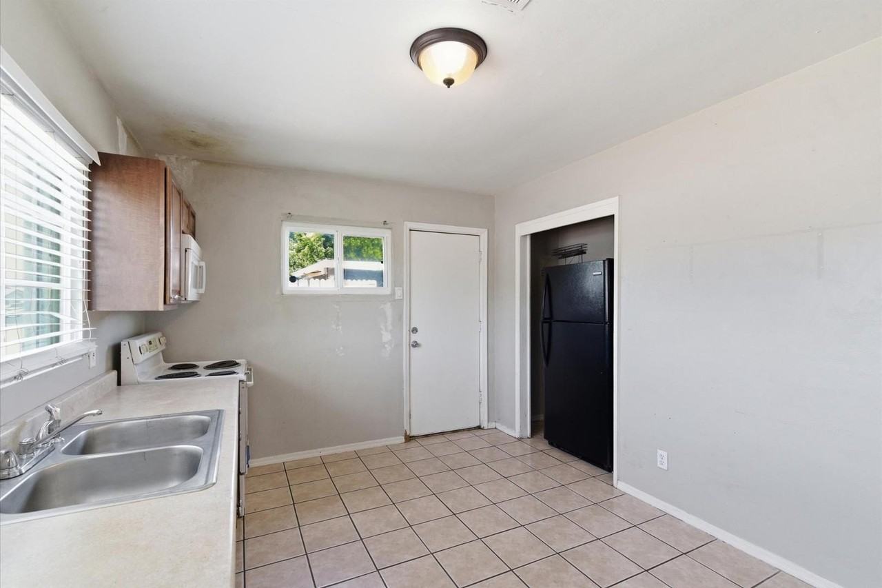 2609 W Morten Ave #1 - Photo 6 of 18
