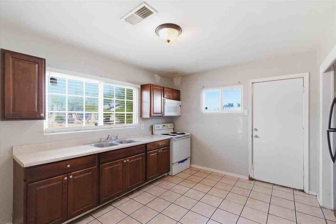 2609 W Morten Ave #1 - Photo 7 of 18