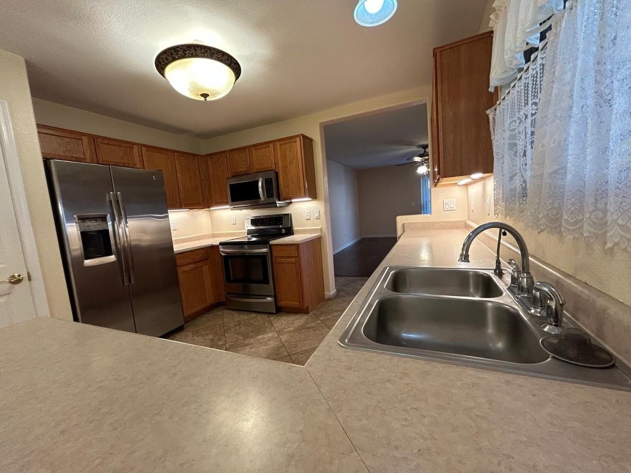 11418 W Cambridge Ave - Photo 6 of 22